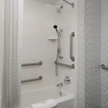 Hampton Inn & Suites Yonkers - Westchester Exterior photo