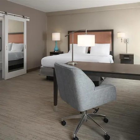 Hampton Inn & Suites Yonkers - Westchester Exterior photo