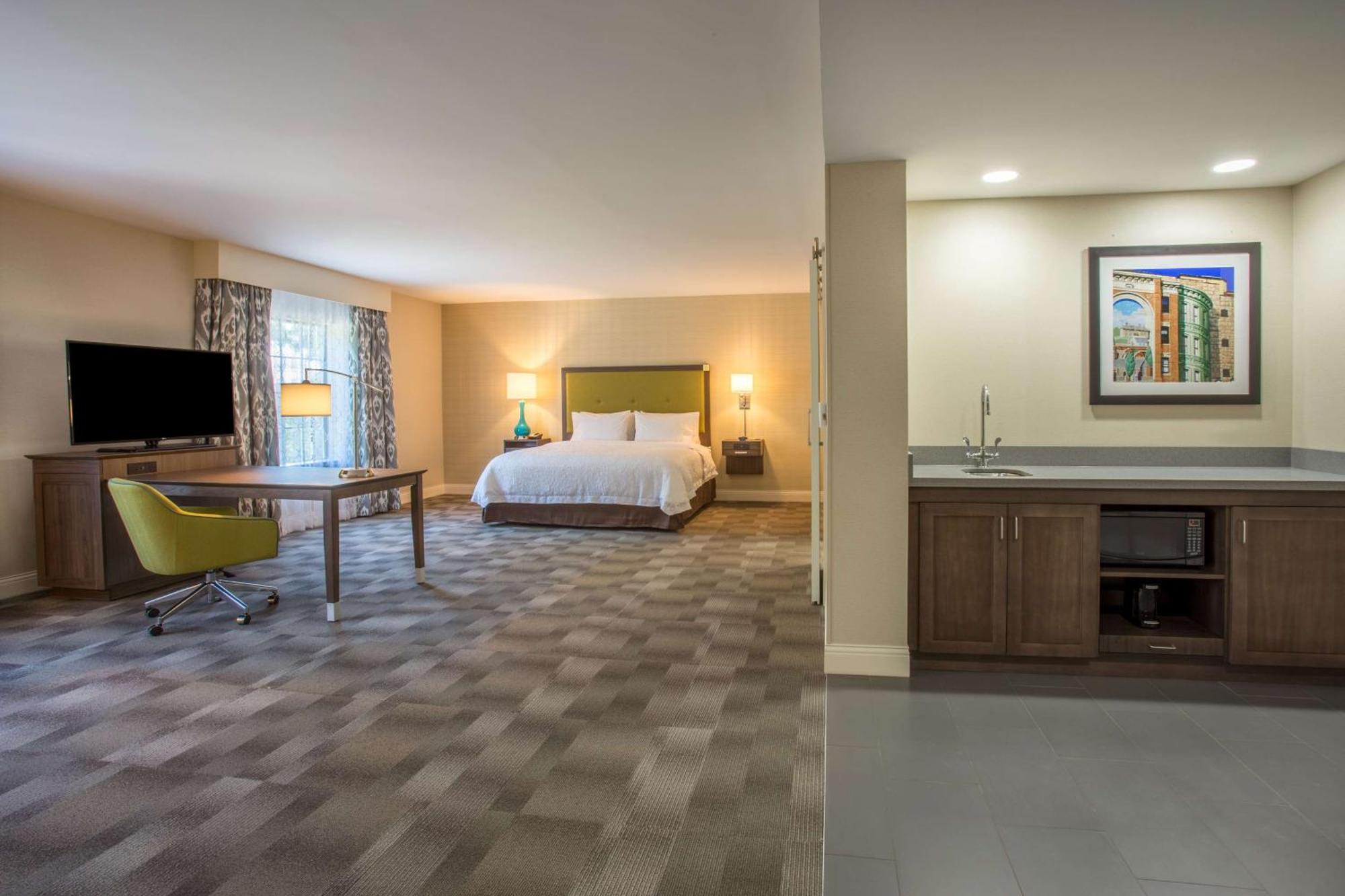 Hampton & - Westchester Hotel 3*