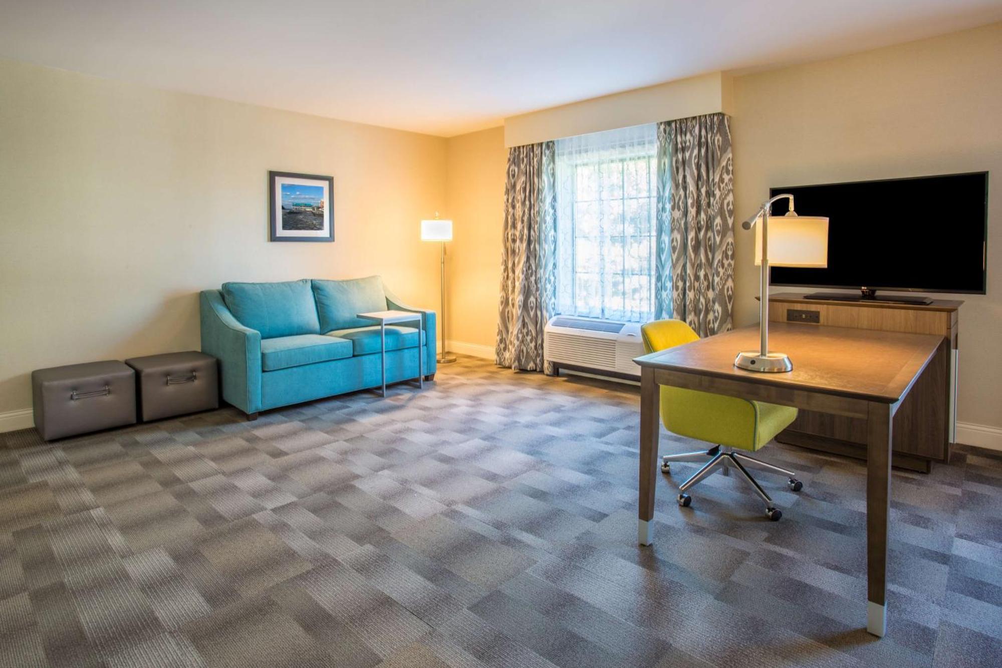Hampton & - Westchester Hotel