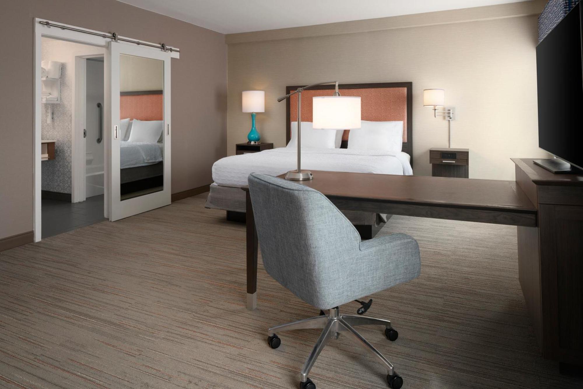 Hotel Hampton & - Westchester