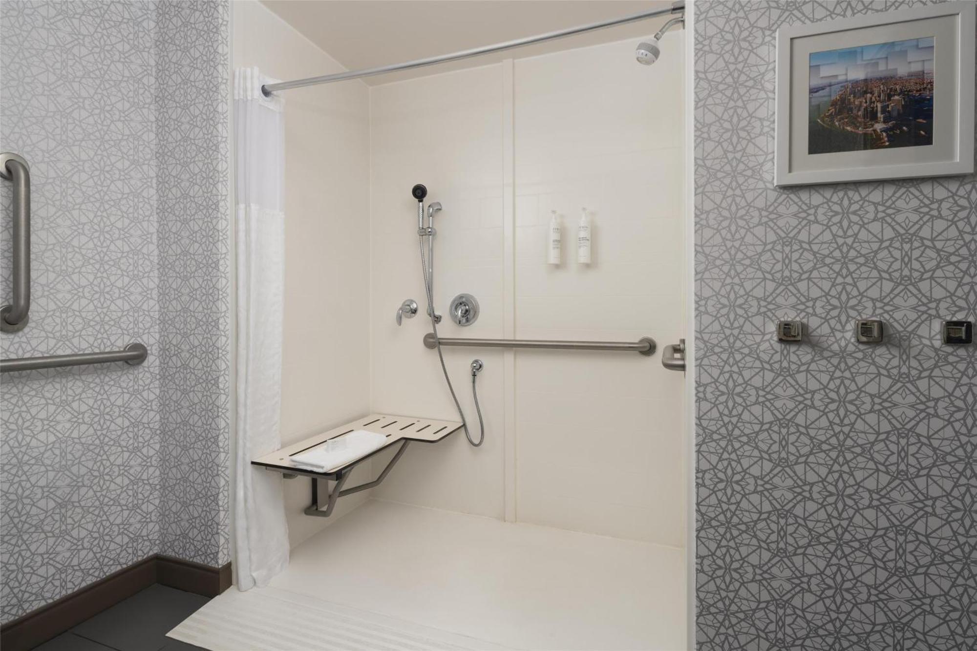 Hotel Hampton & - Westchester