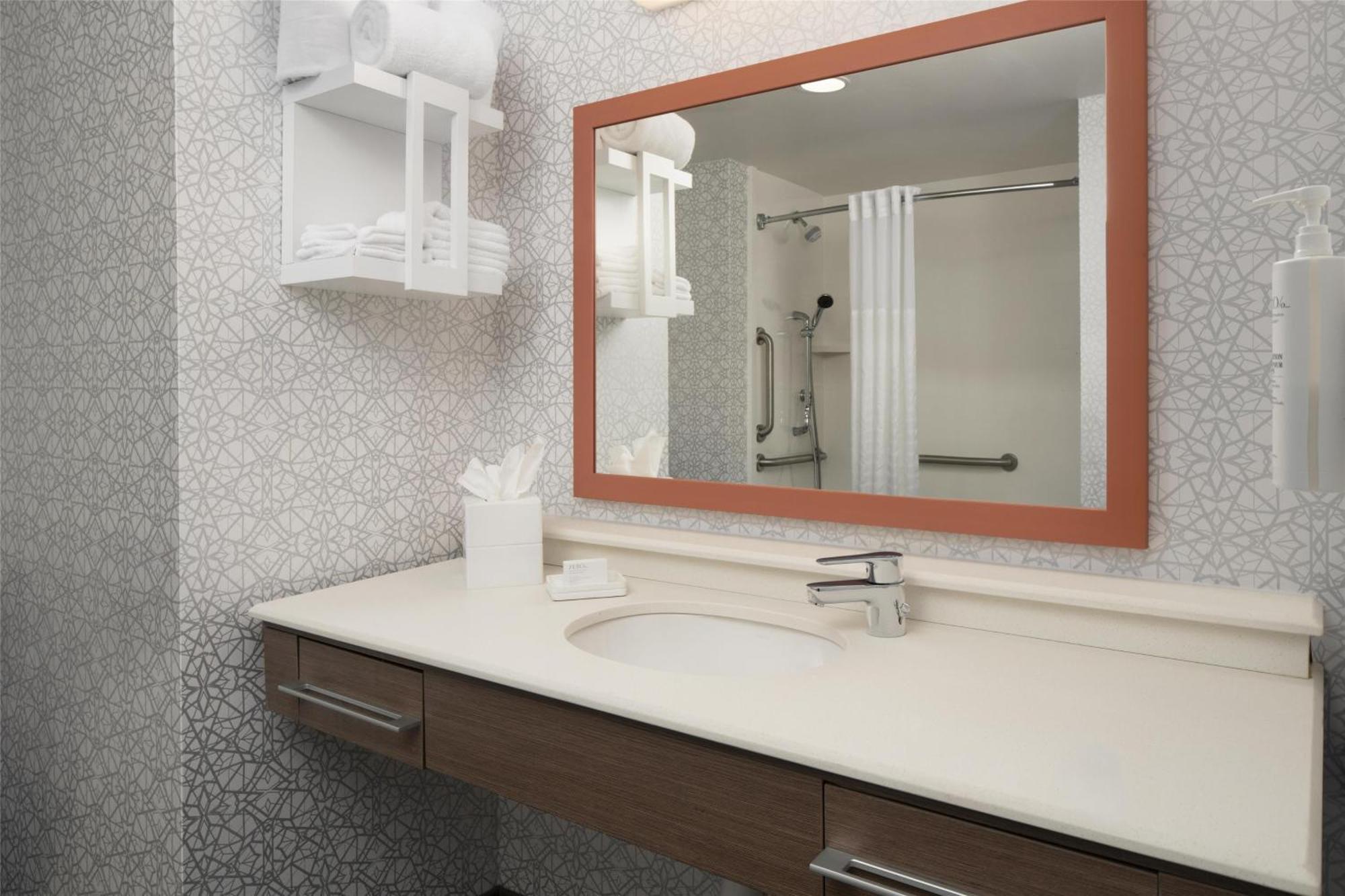 Hampton & - Westchester Hotel